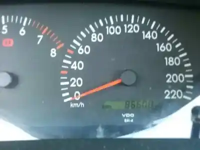 Veículo de Sucata toyota corolla (e12) 1.4 linea terra berlina do ano 2002 alimentado 4zzfe