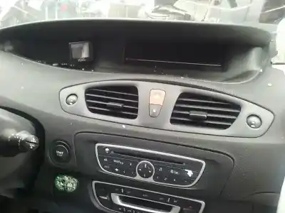 Sloopvoertuig renault scenic iii emotion van het jaar 2010 aangedreven k4m858