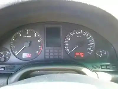 Veículo de Sucata audi a8 (d2) 4.2 quattro do ano 1998 alimentado akg