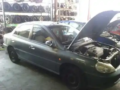 Veículo de Sucata kia rio ls berlina do ano 2001 alimentado a5d