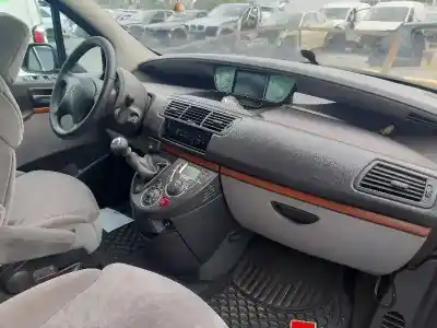 Veículo de Sucata citroen c8 2.2 hdi fap cat (4hw) do ano 2005 alimentado 4hw