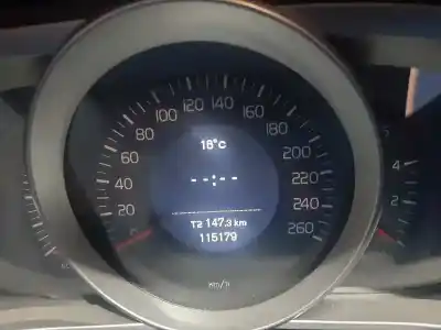 Veicolo di demolizione volvo v40 momentum dell'anno 2016 alimentato d4204t8