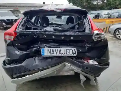 Veicolo di demolizione volvo v40 momentum dell'anno 2016 alimentato d4204t8