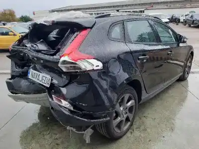 Veicolo di demolizione volvo v40 momentum dell'anno 2016 alimentato d4204t8