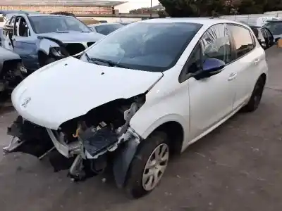 Veículo de Sucata peugeot 208 access do ano 2015 alimentado 8h01