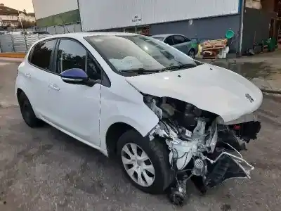 Veículo de Sucata peugeot 208 access do ano 2015 alimentado 8h01