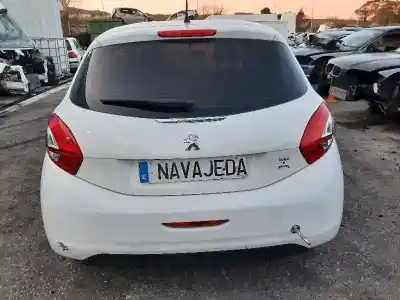 Veículo de Sucata peugeot 208 access do ano 2015 alimentado 8h01