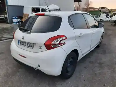 Veículo de Sucata peugeot 208 access do ano 2015 alimentado 8h01