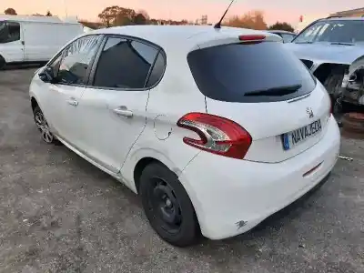 Veículo de Sucata peugeot 208 access do ano 2015 alimentado 8h01