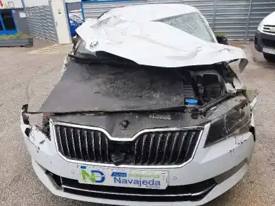 Здавання транспортного засобу skoda superb (3v3) style року 2022 потужний dfga