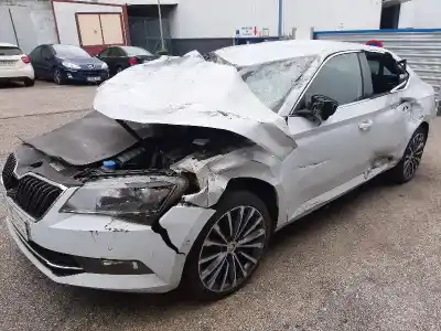 Здавання транспортного засобу skoda superb (3v3) style року 2022 потужний dfga