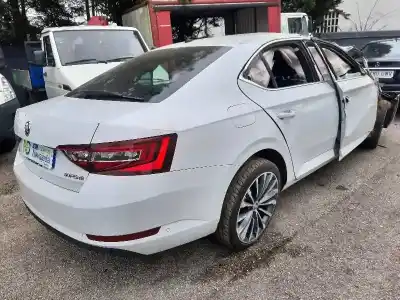 Здавання транспортного засобу skoda superb (3v3) style року 2022 потужний dfga