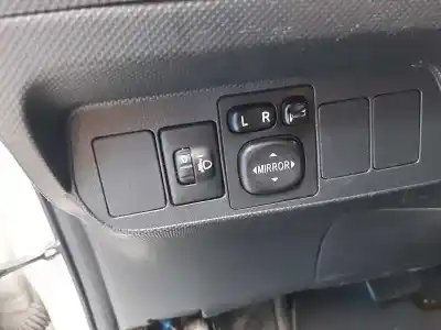 Veículo de Sucata toyota auris hybrid active do ano 2013 alimentado 2zr