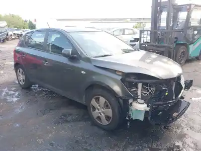 Veículo de Sucata kia cee'd fastback (ed) 1.6 crdi 90 do ano 2011 alimentado d4fb