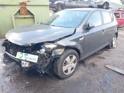 Veículo de Sucata kia cee'd fastback (ed) 1.6 crdi 90 do ano 2011 alimentado d4fb