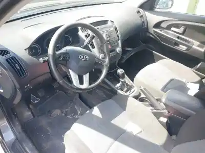 Veículo de Sucata kia cee'd fastback (ed) 1.6 crdi 90 do ano 2011 alimentado d4fb