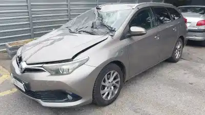 Veicolo di demolizione toyota auris ranchera familiar (_e18_) 1.8 hybrid (zwe186_) dell'anno 2016 alimentato 2zr-fxe