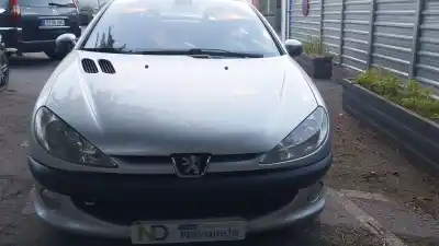 Veicolo di demolizione PEUGEOT 206 CC (2D)  dell'anno 2002 alimentato RFN