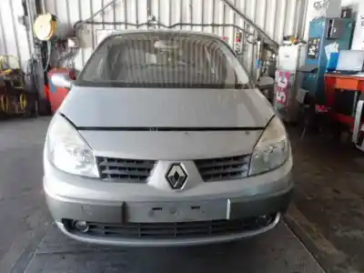 Véhicule à la ferraille RENAULT SCENIC II 1.9 dCi Diesel de l'année 2005 alimenté F9Q812
