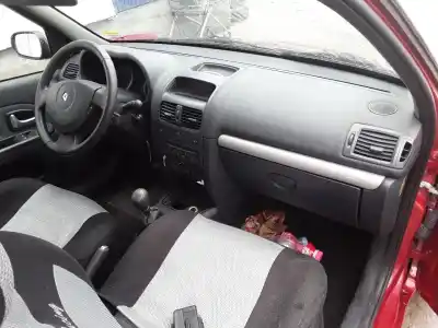 Здавання транспортного засобу renault clio ii fase ii (b/cb0) 1.2 року 2006 потужний d4f722