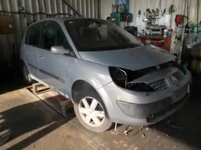 Véhicule à la ferraille renault scenic ii 1.9 dci diesel de l'année 2005 alimenté f9q812