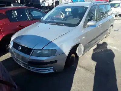 Veículo de Sucata fiat                                               stilo (192)                                                                                                                                                                                                                                                1.9 jtd / 1.9 jtd 115 active do ano 2004 alimentado 192a1000