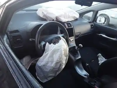 Здавання транспортного засобу toyota auris (_e15_) 1.4 d-4d (nde150_) року 2011 потужний 1nd