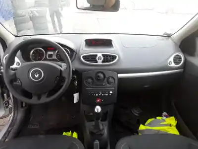 Veículo de Sucata renault clio iii 1.5 dci diesel do ano 2009 alimentado k9k768