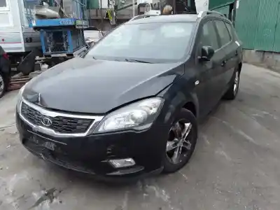 Sloopvoertuig kia cee´d 1.6 crdi cat van het jaar 2010 aangedreven d4fb