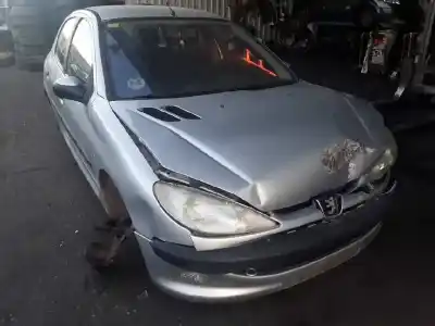Véhicule à la ferraille PEUGEOT 206 BERLINA 1.6 16V CAT de l'année 2003 alimenté NFU