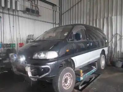 Verschrottungsfahrzeug MITSUBISHI SPACE GEAR 2500 GLX 4x4 TD des Jahres 1994 angetrieben 4M40