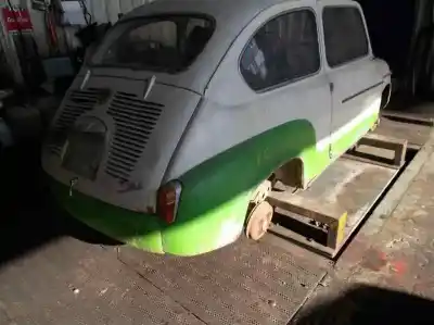Véhicule à la ferraille seat 600 d 0.8 de l'année 1969 alimenté 