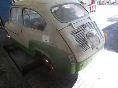 Véhicule à la ferraille seat 600 d 0.8 de l'année 1969 alimenté 