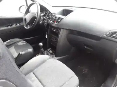 Véhicule à la ferraille peugeot 207 1.4 hdi de l'année 2007 alimenté 8hz