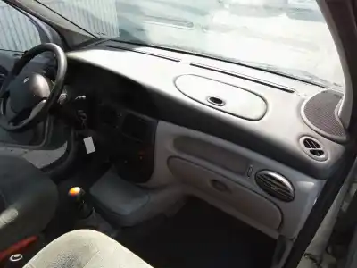 Scrapping Vehicle renault scenic rx4 (ja0) 2.0 16v of the year 2002 powered f4r744