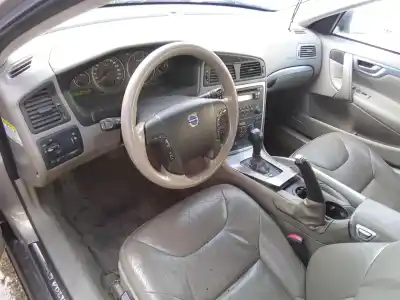 Veicolo di demolizione volvo xc70 2.4 diesel cat dell'anno 2005 alimentato d5244t