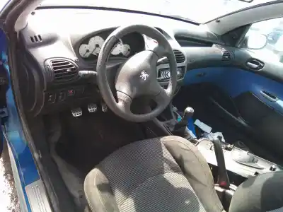 Véhicule à la ferraille peugeot 206 berlina 1.6 16v cat de l'année 2001 alimenté nfutu5jp4