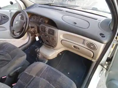 Scrapping Vehicle renault scenic (ja..) 1.9 dci authentique of the year 2000 powered f9q732