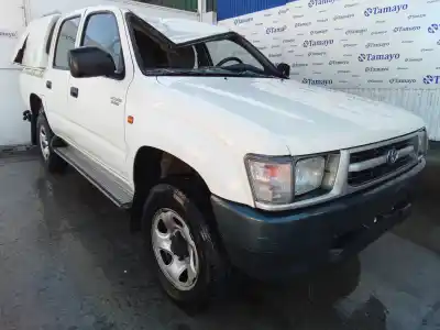 Véhicule à la ferraille TOYOTA HILUX DOBLE CABINA 2.4 D TURBO de l'année 1999 alimenté 2LT