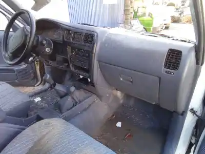 Veicolo di demolizione toyota hilux doble cabina 2.4 d turbo dell'anno 1999 alimentato 2lt