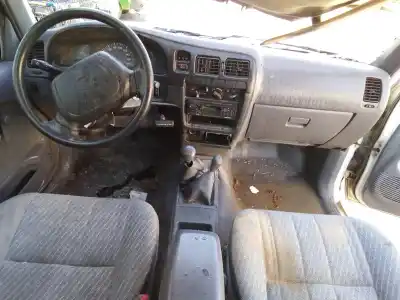 Veicolo di demolizione toyota hilux doble cabina 2.4 d turbo dell'anno 1999 alimentato 2lt