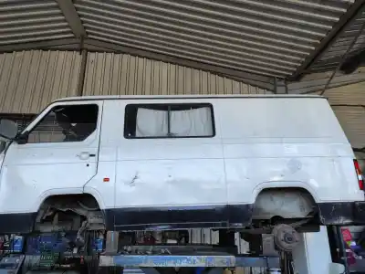 Veicolo di demolizione nissan trade 2.8 dell'anno 1989 alimentato a428