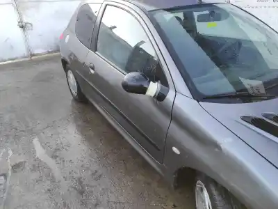 Véhicule à la ferraille peugeot                                            206                                                                                                                                                                                                                                                        berlina 1.9 diesel                                                                                                                                                                                                                                         de l'année 1999 alimenté wjz