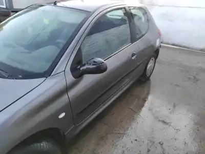 Véhicule à la ferraille peugeot                                            206                                                                                                                                                                                                                                                        berlina 1.9 diesel                                                                                                                                                                                                                                         de l'année 1999 alimenté wjz