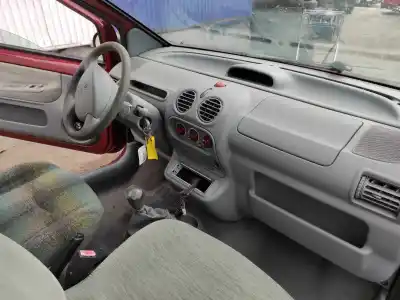 Scrapping Vehicle renault twingo (co6) 1.2 of the year 2002 powered d4f702