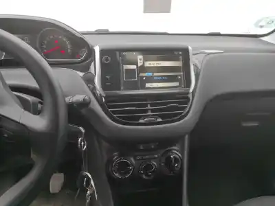 Scrapping Vehicle peugeot 208 i (ca_, cc_) 1.2 vti 82 of the year 2014 powered hm01