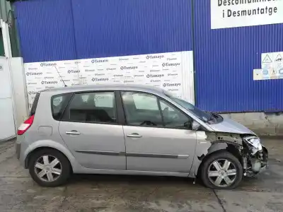 Véhicule à la ferraille renault scénic ii (jm0/1_) 1.6 (jm0c jm0j jm1b) de l'année 2005 alimenté k4m761
