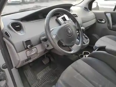 Véhicule à la ferraille renault scénic ii (jm0/1_) 1.6 (jm0c jm0j jm1b) de l'année 2005 alimenté k4m761