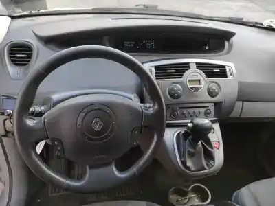 Véhicule à la ferraille renault scénic ii (jm0/1_) 1.6 (jm0c jm0j jm1b) de l'année 2005 alimenté k4m761