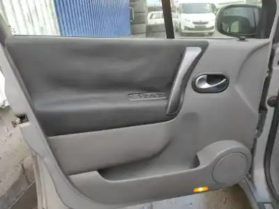 Véhicule à la ferraille renault scénic ii (jm0/1_) 1.6 (jm0c jm0j jm1b) de l'année 2005 alimenté k4m761